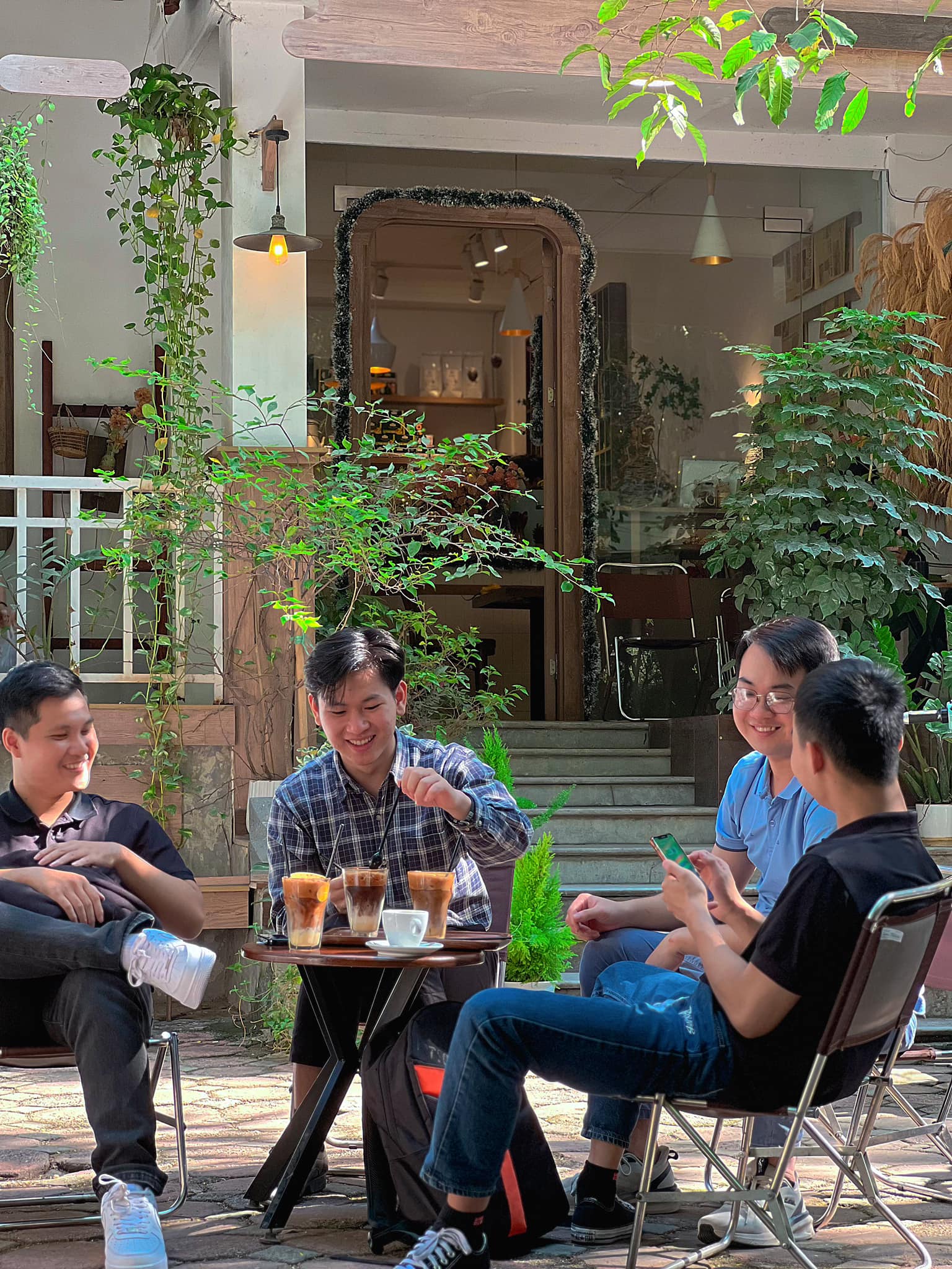 [☕️🇻🇳] Charm Coffee 🥤 Top1Coffee ☕️ Một ngày cuối tuần với thời tiết 27 độ C
Charm Coffee : ngõ 20 Láng Hạ, Đống Đa,HN
Opening hours: 07 am- 22h00 pm
Av , shares-0✔️ , likes-20❤️️ , date-2023-12-08 06:40:52🇻🇳🇻🇳🇻🇳📰🆕