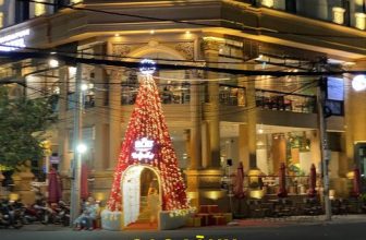 [☕️🇻🇳] B.O.B Coffee 🥤 Top1Coffee ☕️ Cả nhà đã check-in với chiếc nón noel siêu to khổng lồ của nhà B.O.B chưa ạNOEL CAO LÃNH NGÀY CÀNG XỊN
Hiện tại hầu như quá , shares-0✔️ , likes-22❤️️ , date-2023-12-08 02:37:17🇻🇳🇻🇳🇻🇳📰🆕