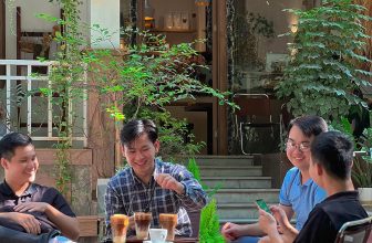 [☕️🇻🇳] Charm Coffee 🥤 Top1Coffee ☕️ Một ngày cuối tuần với thời tiết 27 độ C
Charm Coffee : ngõ 20 Láng Hạ, Đống Đa,HN
Opening hours: 07 am- 22h00 pm
Av , shares-0✔️ , likes-20❤️️ , date-2023-12-08 06:40:52🇻🇳🇻🇳🇻🇳📰🆕