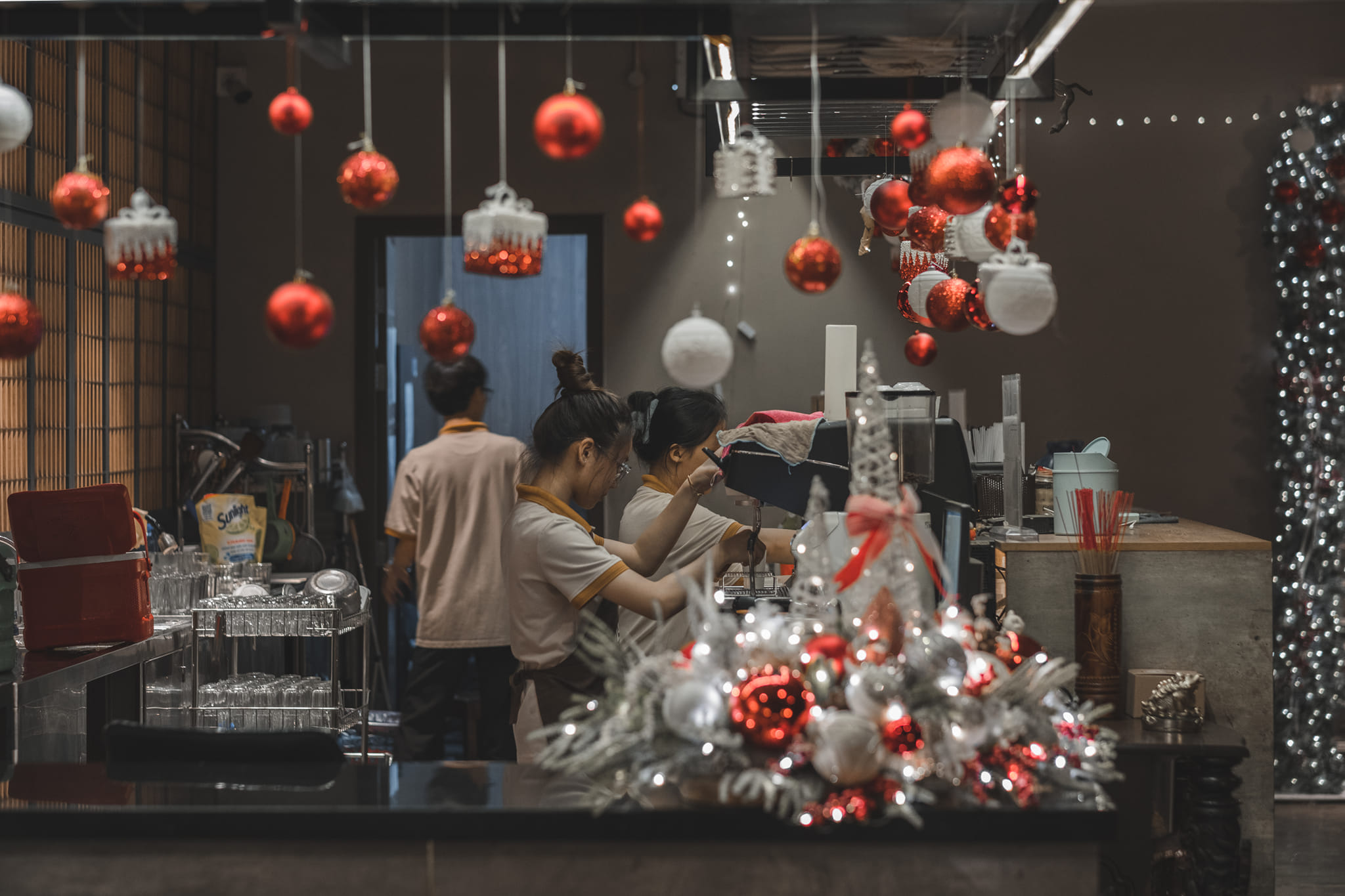 [☕️🇻🇳] Hello Coffee – Quán cà phê Internet Thành Phố Huế 🥤 Top1Coffee ☕️ Chào bạn, 
 Nhắm mắt mở mắt lại thấy bước vào cái tháng cuối cùng của một năm dài.  Khum biết có ai như Lô không, mấy hôm nay ng , shares-0✔️ , likes-41❤️️ , date-2023-12-13 10:36:00🇻🇳🇻🇳🇻🇳📰🆕