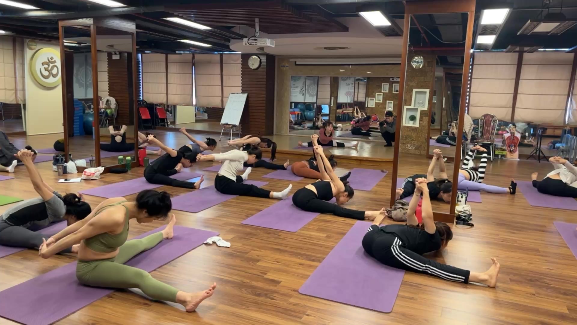 [☕️🇻🇳] Hello Coffee – Quán cà phê Internet Thành Phố Huế 🥤 Top1Coffee ☕️ Noel – Cùng Ghé Lô hẹn hò nha Mùa lễ hội đã cận kề, năm nay Lô muốn mọi người cảm thấy ấm áp và muốn dành nhiều thời gian hơn để , shares-1✔️ , likes-26❤️️ , date-2023-12-05 02:35:15🇻🇳🇻🇳🇻🇳📰🆕