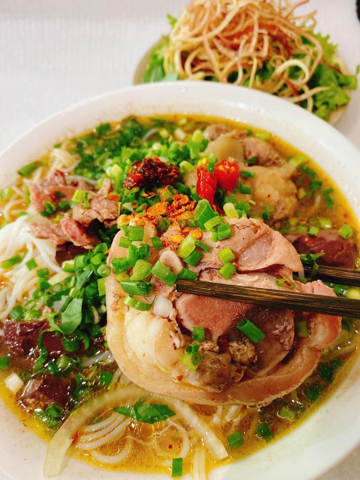 [🍜🇻🇳] CÀ MÈN – Đặc sản quê hương Quảng Trị 🍔Top1Food 🍜 – Bún bòThường thì nhắc tới bún bò, người ta sẽ nghĩ ngay tới xứ Huế mộ …