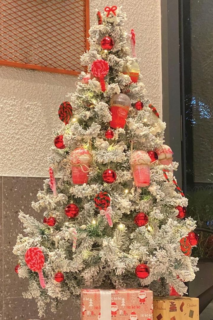 [☕️🇻🇳] Highlands Coffee – THƯƠNG HIỆU BẮT NGUỒN TỪ CÀ PHÊ VIỆT NAM ☕️ Top1Coffee 🥤 – DÁNG XINH ĐÓN GIÁNG SINH, CHECK-IN CÂY THÔNG HỒNG!Caption đã chuẩn bị nhưng hì …