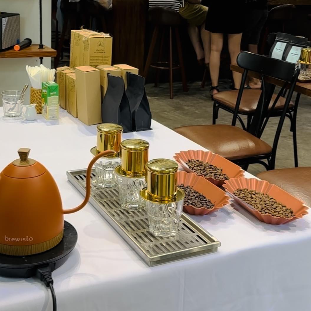 [☕️🇻🇳] Saigon Coffee Roastery 🥤 Top1Coffee ☕️  VIETNAMESE PHIN FILTER COFFEE WORKSHOP RECAP  Nếu bạn là một người yêu cà phê, đặc biệt là cà phê phin Việt Nam, thì hãy tham g , shares-4✔️ , likes-34❤️️ , date-2023-12-17 12:30:14🇻🇳🇻🇳🇻🇳📰🆕