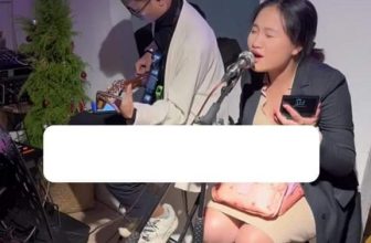 [☕️🇻🇳] Cà Phê Không 🥤 Top1Coffee ☕️ Vừa makeup vừa hát… Hãy xem vocal Khánh Chi xử lí tình huống sát giờ diễn mà chưa makeup và còn chưa ghép band làm thế nào nhé , shares-0✔️ , likes-0❤️️ , date-2023-12-20 07:38:28🇻🇳🇻🇳🇻🇳📰🆕