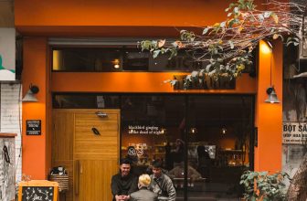 [☕️🇻🇳] Blackbird Coffee 🥤 Top1Coffee ☕️ Thi thoảng lại gặp những tình huống trớ trêu mà thấy ít nhất không dưới một lần ở quán. Ví như hôm trước, có một bạn khách vừa g , shares-1✔️ , likes-91❤️️ , date-2023-12-27 03:07:35🇻🇳🇻🇳🇻🇳📰🆕