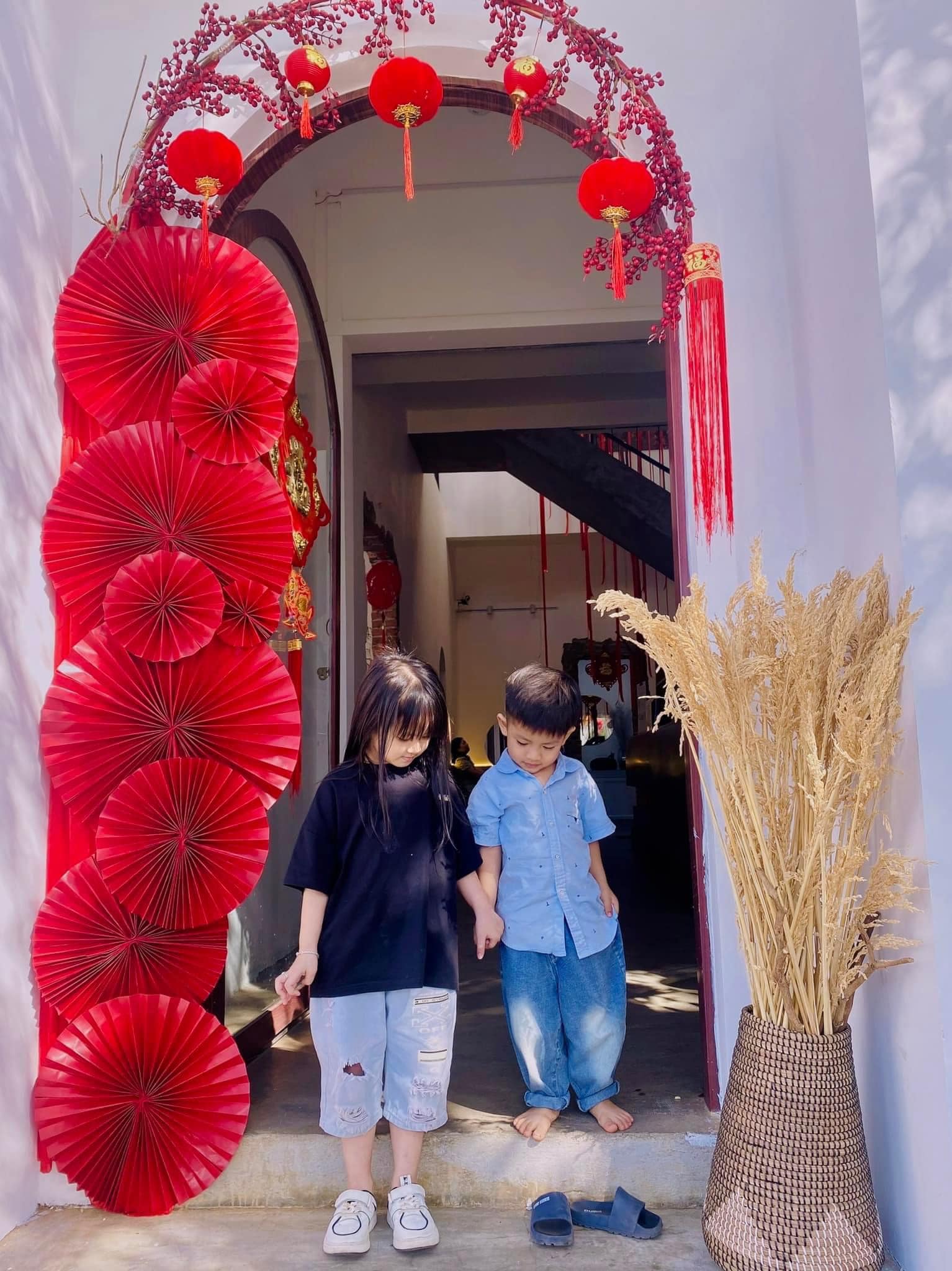 [☕️🇻🇳] LIL JUN coffee studio 🥤 Top1Coffee ☕️ Đón mùa xuân và những năng lượng đáng yêu tại LIL JUN
 Không gian thân thuộc của LIL JUN dường như trở nên sống động hơn khi có  , shares-4✔️ , likes-14❤️️ , date-2024-01-07 06:09:18🇻🇳🇻🇳🇻🇳📰🆕