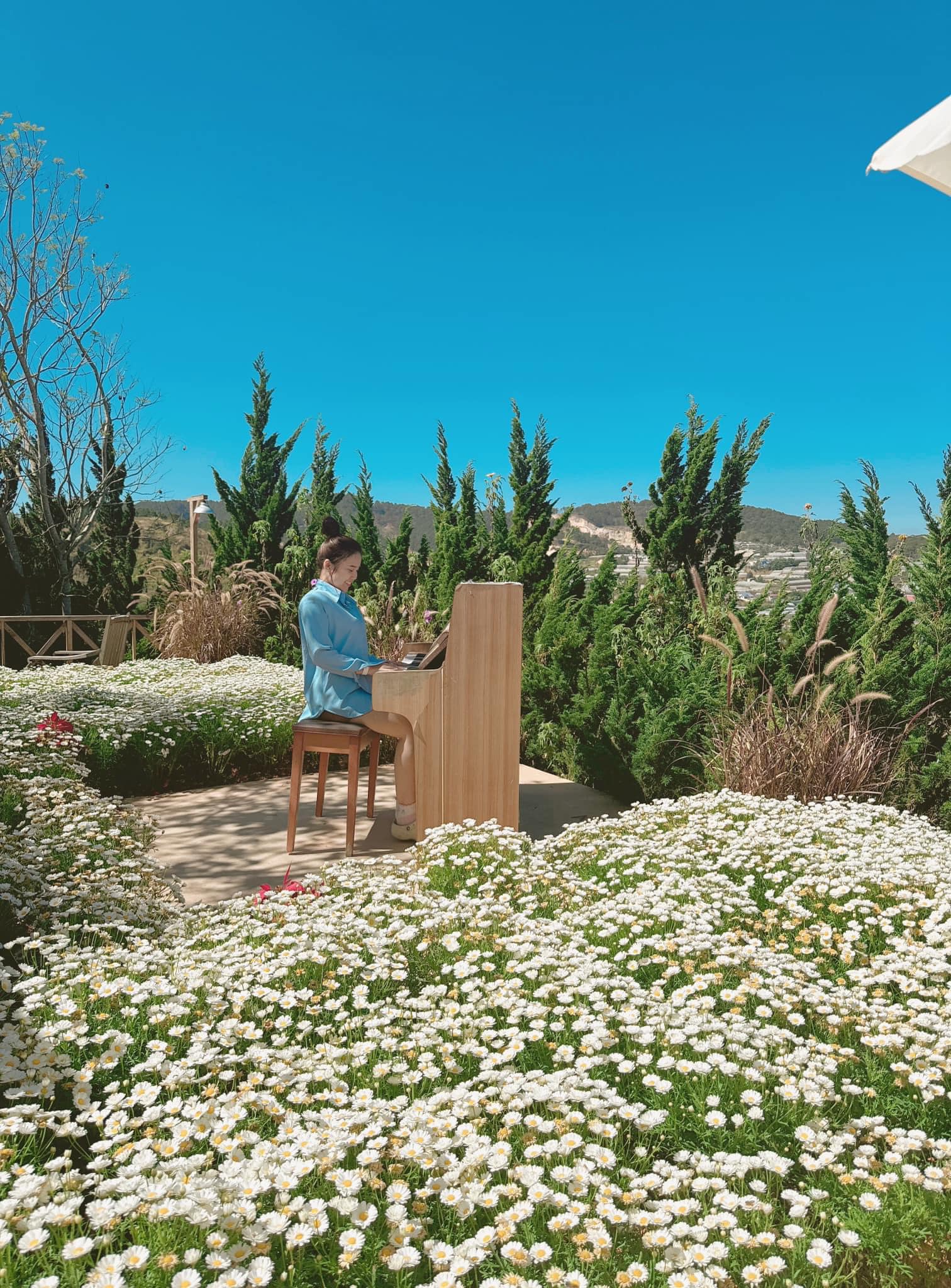 [☕️🇻🇳] Ngày của Nắng Coffee+ 🥤 Top1Coffee ☕️ Nắng vừa phải, gió vừa đủ
Vừa vặn bình yên: Trang Thư Trần, Nguyễn Thanh Thảo!
——————
𝗡𝗚𝗔̀𝗬 𝗖𝗨̉𝗔 𝗡𝗔̆́𝗡𝗚 𝗖𝗢𝗙𝗙𝗘 , shares-1✔️ , likes-35❤️️ , date-2024-02-18 02:36:08🇻🇳🇻🇳🇻🇳📰🆕