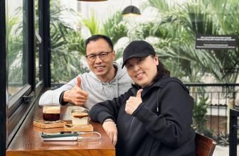 [☕️🇻🇳] La Farine 🥤 Top1Coffee ☕️ 𝐒𝐮̛̣ 𝐪𝐮𝐚𝐲 𝐥𝐚̣𝐢 𝐜𝐮̉𝐚 𝟐 𝐯𝐢̣ 𝐤𝐡𝐚́𝐜𝐡 𝐧𝐮̛𝐨̛́𝐜 𝐧𝐠𝐨𝐚̀𝐢Hôm nay được đón 2 anh chị người Hồng Kông đã ghé khu vườn cách đây 1 năm. Chún , shares-0✔️ , likes-6❤️️ , date-2024-01-31 13:40:39🇻🇳🇻🇳🇻🇳📰🆕