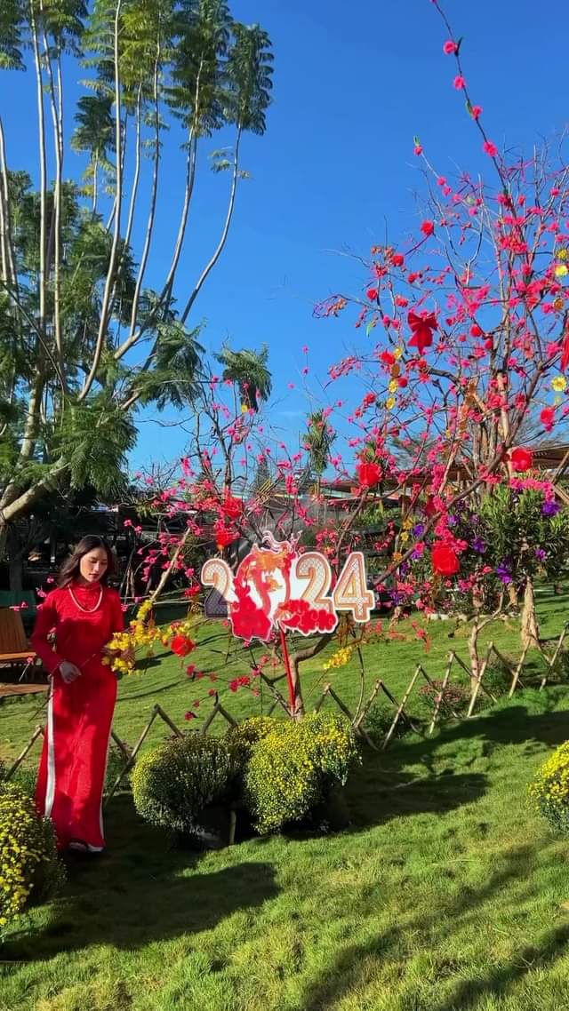 [☕️🇻🇳] Mê Linh Coffee Garden 🥤 Top1Coffee ☕️ Các bạn đã check-in hết các góc decor Tết của nhà 𝐌𝐞̂ 𝐋𝐢𝐧𝐡 chưa???  Nếu chưa thì sắp xếp thời gian đến ngay với chúng mình nhé T , shares-0✔️ , likes-0❤️️ , date-2024-02-19 07:57:49🇻🇳🇻🇳🇻🇳📰🆕