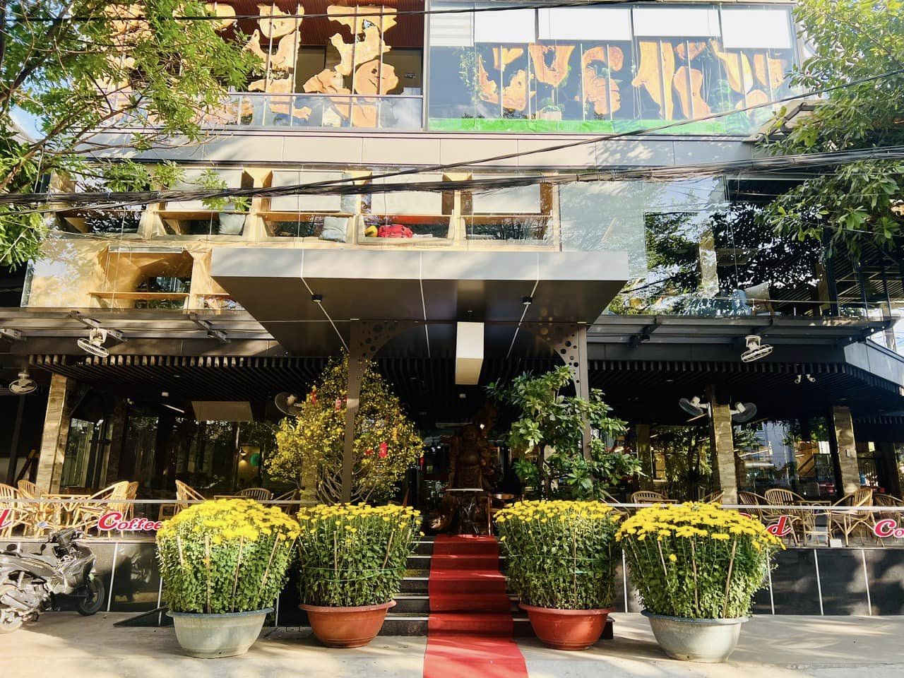 [☕️🇻🇳] Coffee Red 🥤 Top1Coffee ☕️   𝐑𝐄𝐃 𝐂𝐎𝐅𝐅𝐄𝐄
TUYỂN DỤNG NHÂN SỰ SAU TẾT
1 Quản lý
2 Giám sát
3 Lễ tân
1 Thu ngân
2 Pha chế, 1 Trưởng bar
10 Phục vụ
10  , shares-1✔️ , likes-13❤️️ , date-2024-02-11 10:05:51🇻🇳🇻🇳🇻🇳📰🆕