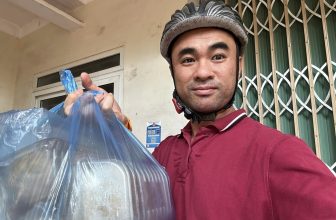 [☕️🇻🇳] Coffee TALK 🥤 Top1Coffee ☕️ Nta đi mua vàng lấy vía thần tài.
Còn mình phục vụ no đói 3 bữa cho các các cửa hàng thần tài
Sáng Bánh Mỳ PhoMai Gà Đài Loan , shares-0✔️ , likes-1❤️️ , date-2024-02-19 05:03:18🇻🇳🇻🇳🇻🇳📰🆕