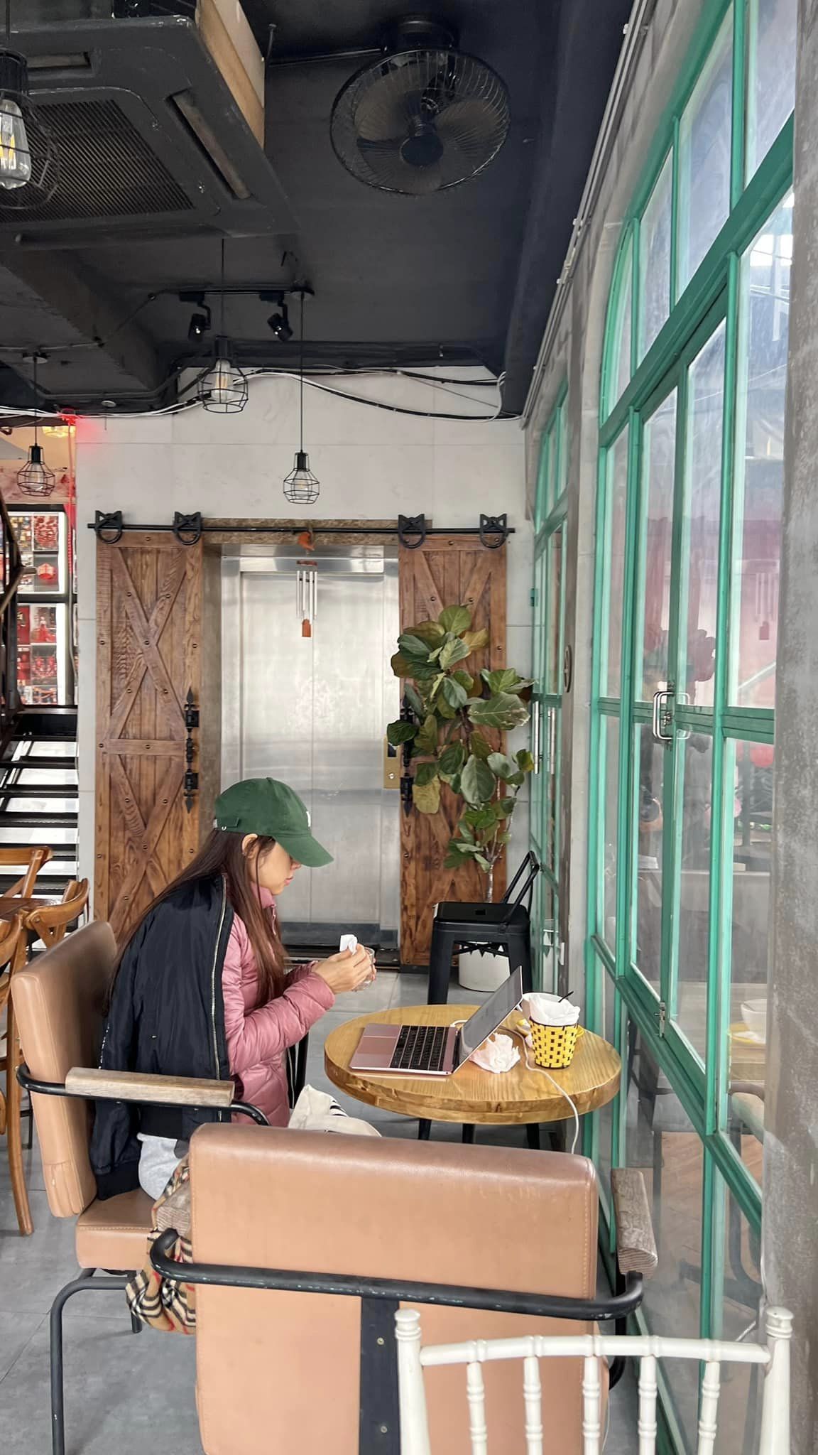 [☕️🇻🇳] Sam Rooftop Coffee 🥤 Top1Coffee ☕️ Thư giãn ngày chủ nhật cùng tiệm Sam nào các bạn
Hết mưa rồi các bạn nha
, shares-0✔️ , likes-13❤️️ , date-2024-02-25 05:52:11🇻🇳🇻🇳🇻🇳📰🆕