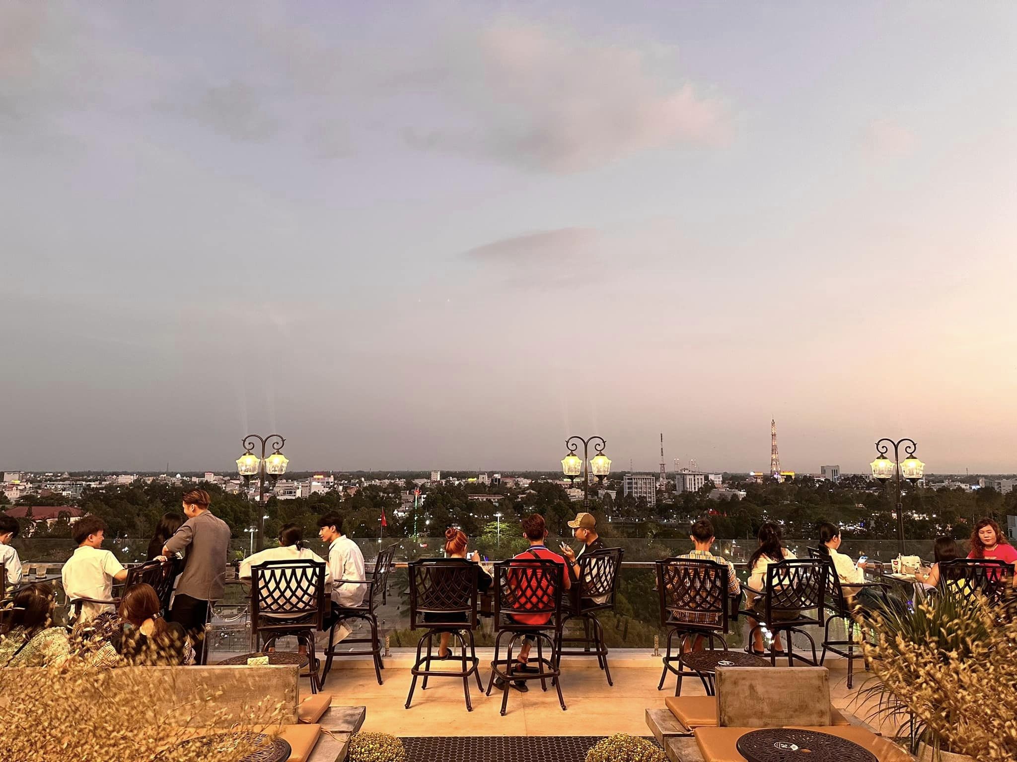 [☕️🇻🇳] B.O.B Coffee 🥤 Top1Coffee ☕️ Bạn muốn tìm một địa điểm thật chill để thư giãn? Bạn muốn ngắm toàn cảnh thành phố cao lãnh đắm chìm trong sắc màu từ hoàng hôn , shares-0✔️ , likes-8❤️️ , date-2024-02-22 11:10:10🇻🇳🇻🇳🇻🇳📰🆕