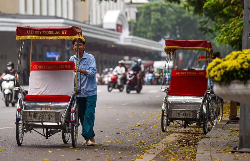 Kinh nghiệm đi xích lô ở Hà Nội. Xích lô là phương tiện giao thông quen thuộc thập niên 50 - 60