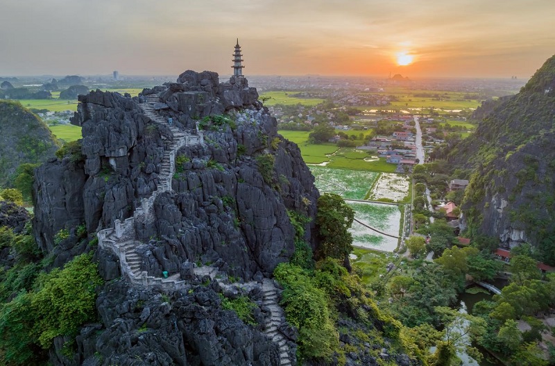 Review du lịch Ninh Bình tháng 4 đi đâu chơi, tham quan? Hang Múa