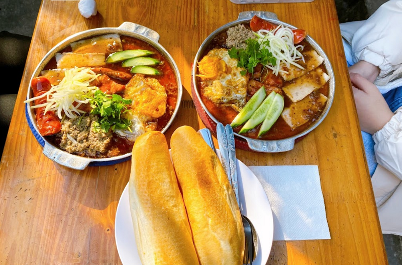 TOP quán ăn sáng ngon rẻ ở Ninh Bình. Bánh mì giòn