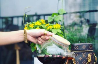 [☕️🇻🇳] Heaven H Coffee 🥤 Top1Coffee ☕️ “Ngày tháng đẹp biết bao nhiêu
Hẹn nhau một chén trà chiều đi anh” ————-
#HeavenHcoffee
#tầng7,8
#27nguyễnvanhuyen
#chil , shares-0✔️ , likes-16❤️️ , date-2020-08-06 14:47:08🇻🇳🇻🇳🇻🇳📰🆕