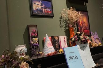 [☕️🇻🇳] Tháng 10 – October coffee – studio   🥤 Top1Coffee ☕️ Những góc nhỏ Tháng Mười
—————————————-
“Sự thật thì luôn luôn đơn giản, nhưng mà people make it complicated, nên là mình cứ e , shares-1✔️ , likes-29❤️️ , date-2021-10-17 08:28:20🇻🇳🇻🇳🇻🇳📰🆕