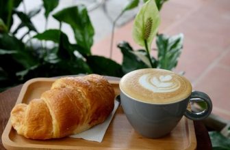 [☕️🇻🇳] Hanoi Roastery-We are Processing Fresh Coffee 🥤 Top1Coffee ☕️ Góc phố này đôi lúc cảm thấy buồn tênh, dòng xe vẫn nườm nượp, người với người bước qua nhau vội vã. Thời gian đang nhích dần từ , shares-0✔️ , likes-7❤️️ , date-2022-06-11 00:41:33🇻🇳🇻🇳🇻🇳📰🆕