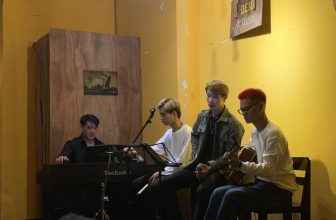 [☕️🇻🇳] Đèn Coffee 🥤 Top1Coffee ☕️ Cuối tuần chẳng có gì hay.
Ở nhà buồn tẻ…thì bay qua Đèn.
Acoustic live:(18/9)
𝐆𝐮𝐢𝐭𝐚𝐫: Khắc Toàn
𝐂𝐚𝐣𝐨𝐧: Thụ Sâm
—
Đ𝐞̀𝐧 𝐜 , shares-0✔️ , likes-8❤️️ , date-2022-09-18 01:44:59🇻🇳🇻🇳🇻🇳📰🆕