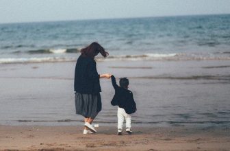 [☕️🇻🇳] Paris Coffee 🥤 Top1Coffee ☕️ —————  LÀM MẸ Ở TUỔI XẾ CHIỀU! —————Hôm đó có một bác tuổi ngoài 50 , răng đen áo nâu búi tó đến khám sản phụ khoa ở phò , shares-0✔️ , likes-0❤️️ , date-2022-12-05 02:23:39🇻🇳🇻🇳🇻🇳📰🆕