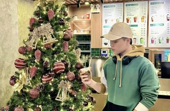 [☕️🇻🇳] Surona Coffee 🥤 Top1Coffee ☕️ Không khí Giáng Sinh đã len lỏi khắp ngõ ngách của thành phố biển xinh đẹp
Hãy cùng gia đình và người bạn yêu mến  tụ họp thân  , shares-1✔️ , likes-12K❤️️ , date-2022-12-18 05:23:48🇻🇳🇻🇳🇻🇳📰🆕