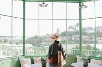 [☕️🇻🇳] Anaiis Concept – Café 🥤 Top1Coffee ☕️ 𝐂𝐡𝐚̂𝐧 𝐭𝐢̀𝐧𝐡Bỗng trời đổ cơn mưa rào
Nỗi nhớ, em ơi, quá đành hanh!
Quà, áo ướt sũng lòng vẫn vững
Gặp để trao em chút tình xan , shares-0✔️ , likes-23❤️️ , date-2023-04-27 00:30:03🇻🇳🇻🇳🇻🇳📰🆕