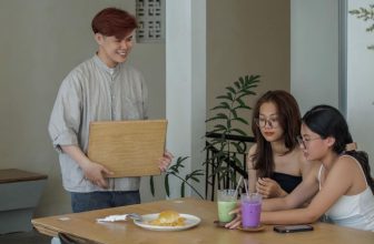 [☕️🇻🇳]  Danshari Coffee 🥤 Top1Coffee ☕️ Nhắm mắt thấy mùa hè, mở mắt thấy nụ cười trên môi các bạn Barista nhà Dan
⠀
Ngoài việc đặt chất lượng sản phẩm lên hàng đầu, D , shares-3✔️ , likes-30❤️️ , date-2023-05-12 04:32:13🇻🇳🇻🇳🇻🇳📰🆕