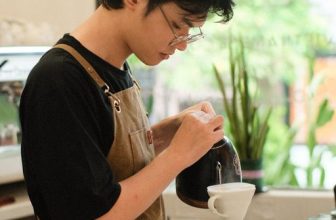 [☕️🇻🇳] The Comma coffee 🥤 Top1Coffee ☕️ Savouring every drip.
______
The Comma Coffee
21 Hoa Mai, phường 2, quận Phú Nhuận
Opening hour | 8:00 – 22:00
Online ord , shares-0✔️ , likes-9❤️️ , date-2023-05-17 13:00:03🇻🇳🇻🇳🇻🇳📰🆕