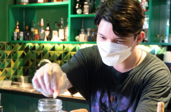 [☕️🇻🇳] Coffee Club 🥤 Top1Coffee ☕️ Anh pha chế cần mẫn với những cốc smoothies dâu tây
Dâu tây căng mọng, hòa quyện với đá xay và sữa béo ngậy thật sự là ngonnnn  , shares-0✔️ , likes-23❤️️ , date-2023-05-29 10:49:45🇻🇳🇻🇳🇻🇳📰🆕