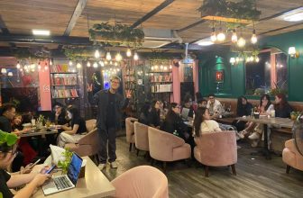 [☕️🇻🇳] PINK Cafe 37 Nguyễn Văn Huyên 🥤 Top1Coffee ☕️ Quán cafe trên cao với không gian cực kỳ xinh xắn, rộng rãi và thoáng đáng tại PINK CAFE tại 37 Nguyễn Văn Huyên nha các bạn ơi. , shares-0✔️ , likes-16❤️️ , date-2023-10-01 13:57:57🇻🇳🇻🇳🇻🇳📰🆕