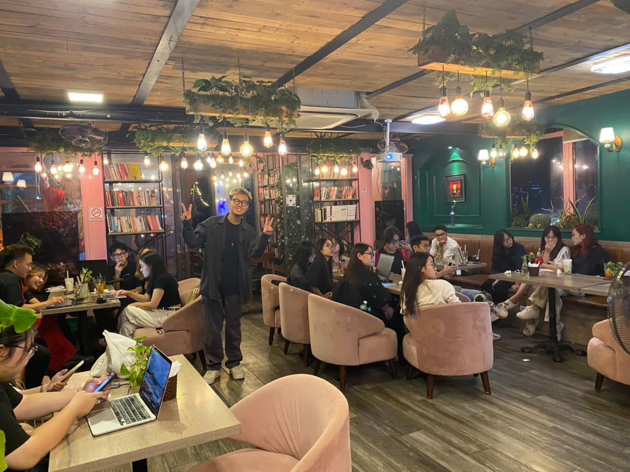 [☕️🇻🇳] La Farine 🥤 Top1Coffee ☕️ [ 𝐁𝐚 𝐜𝐨̂ 𝐞𝐦 𝐠𝐚́𝐢 𝐧𝐡𝐚̀ 𝐋𝐚 𝐅𝐚𝐫𝐢𝐧𝐞 ]Hôm nay bài viết này xin phép đặc biệt được đổi ngôi xưng “chị Hu” nhaNhanh thật, La Farine , shares-1✔️ , likes-105❤️️ , date-2023-10-01 14:22:29🇻🇳🇻🇳🇻🇳📰🆕