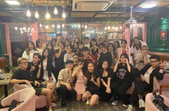 [☕️🇻🇳] PINK Cafe 37 Nguyễn Văn Huyên 🥤 Top1Coffee ☕️  Địa điểm thích hợp cho các buổi họp nhóm, workshop, sự kiện,…
Không gian rộng rãi, màu Hồng chủ đạo, thiết kế chanh sả
Tầng , shares-0✔️ , likes-15❤️️ , date-2023-10-11 14:40:44🇻🇳🇻🇳🇻🇳📰🆕