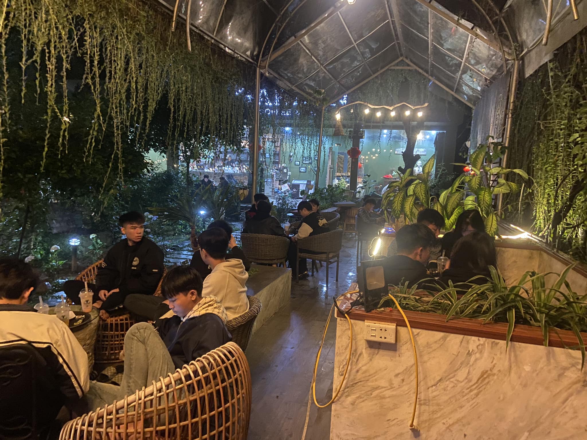 [☕️🇻🇳] Garden Coffee – Tea Thanh Sơn 🥤 Top1Coffee ☕️ Mưa thì mới còn chỗ để xe chứ thời tiết đẹp auto để ngõ
 Nắng mưa là việc của trời… còn việc của e là ngồi sau xe a đèo vào XÓ , shares-0✔️ , likes-56❤️️ , date-2024-01-13 14:28:32🇻🇳🇻🇳🇻🇳📰🆕