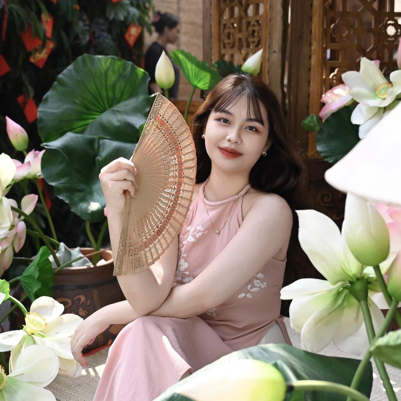 [☕️🇻🇳] Khóm Coffee & Tea 🥤 Top1Coffee ☕️ Thấp thoáng “dáng xuân” đã về bên Khóm, xuân xinh tươi như màu áo dịu dàng hay như những nụ cười ngọt ngào mà em trao  𝓚𝓱𝓸́𝓶 𝓒𝓸𝓯 , shares-2✔️ , likes-62❤️️ , date-2024-01-21 03:00:11🇻🇳🇻🇳🇻🇳📰🆕