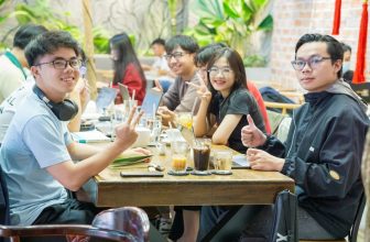 [☕️🇻🇳] DoveZi Coffee 🥤 Top1Coffee ☕️ Tết rồi !!! Về nhà thôi Homie ơi
Những bạn học sinh ngày nào còn ngồi ở quán ôn bài giờ người đã là sinh viên đại học, người thì , shares-2✔️ , likes-51❤️️ , date-2024-02-08 09:34:18🇻🇳🇻🇳🇻🇳📰🆕