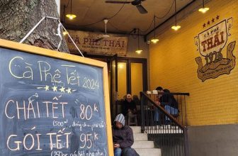 [☕️🇻🇳] Cafe Thái – 27 Triệu Việt Vương – Đây là một quán cà phê nổi bật với không gian của những năm 50 – 60 của thế kỷ 20 🥤 Top1Coffee ☕️ Cứ qua rằm là có cà Tết ạ. Năm nay sản xuất ít thôi, chỉ vài trăm chai, bán đến 29 Tết là nghỉ ạ.
Cà đóng chai pha sẵn, đen ngu , shares-0✔️ , likes-117❤️️ , date-2024-01-26 03:06:30🇻🇳🇻🇳🇻🇳📰🆕