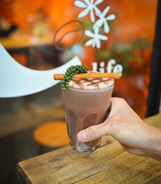 Dù trời nóng hay lạnh, thì cũng phù hợp cho một hoặc nhiều cốc Spicy Mode Chocolate phải không các bạn? ----------------
Ȁ
