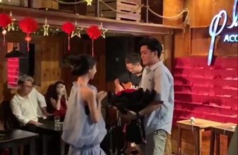 [☕️🇻🇳] Phiêu Acoustic Cafe 🥤 Top1Coffee ☕️ Cô gái hạnh phúc nhất đêm qua tại Phiêu
Màn cầu hôn hết sức lãng mạn và ấm cúng tại Phiêu acoustic cafe.
Chúc cho hai bạn luô , shares-3✔️ , likes-39❤️️ , date-2024-03-01 04:35:52🇻🇳🇻🇳🇻🇳📰🆕