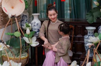 [☕️🇻🇳] Khóm Coffee & Tea 🥤 Top1Coffee ☕️ Thật vấn vương quá những tà áo xuân ở Khóm
“Bức tranh lụa” giản đơn nhưng xao xuyến lòng người vẫn đang chờ bạn ghé thăm đấy! , shares-0✔️ , likes-17❤️️ , date-2024-02-27 03:00:07🇻🇳🇻🇳🇻🇳📰🆕