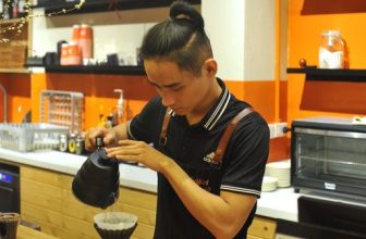 [☕️🇻🇳] Blackbird Coffee 🥤 Top1Coffee ☕️ Hôm trước, có chị khách quen mới đi định cư nước ngoài mấy năm mới quay lại quán. Bỗng chị hỏi một câu mà bọn tôi cũng chỉ biết  , shares-1✔️ , likes-72❤️️ , date-2024-02-23 06:00:13🇻🇳🇻🇳🇻🇳📰🆕