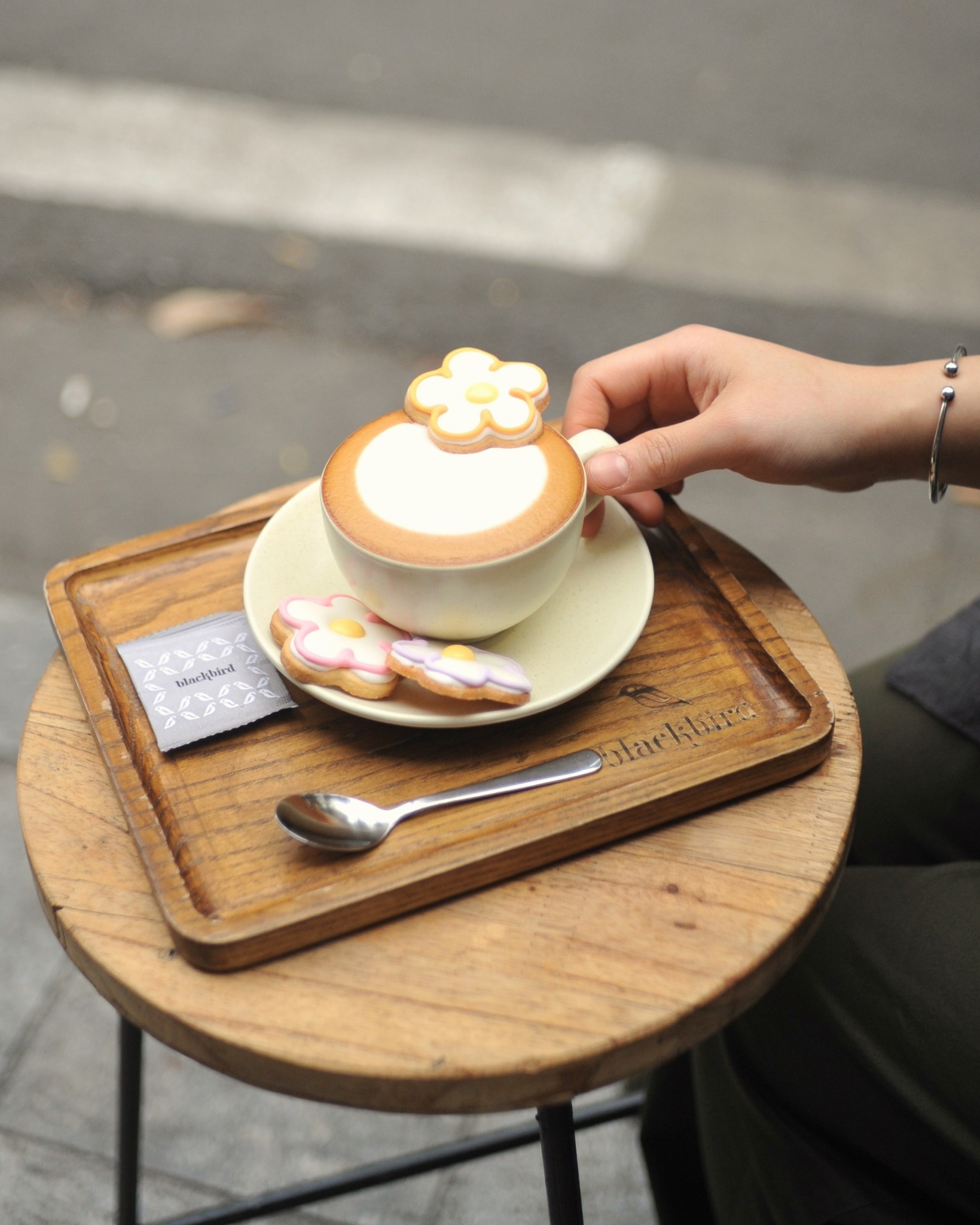 [☕️🇻🇳] Blackbird Coffee 🥤 Top1Coffee ☕️ Một cốc đầy hoa, một bình đầy tình, xin được gửi tặng đến nửa kia của thế giới. 
Blackbird thân thương gửi lời chúc tới toàn thể , shares-4✔️ , likes-127❤️️ , date-2024-03-07 14:00:28🇻🇳🇻🇳🇻🇳📰🆕