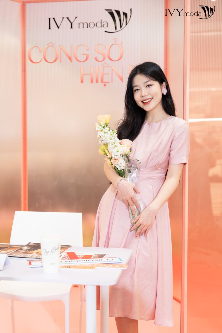 [👗🇻🇳] IVY moda – Chuỗi thương hiệu thời trang công sở 👕 Top1Fashion 👗 – [NEW COLLECTION EVENT] CHECK IN “XỊN XÒ” HÓA QUÝ CÔ CÔNG SỞ HIỆN ĐẠITại Sảnh Ga …