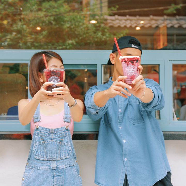 [☕️🇻🇳] Highlands Coffee – THƯƠNG HIỆU BẮT NGUỒN TỪ CÀ PHÊ VIỆT NAM ☕️ Top1Coffee 🥤 – Hôm nay chúng tớ có Freeze Kem Mây Dâu Tằm với lớp kem sữa beo béo thơm ngất ng …