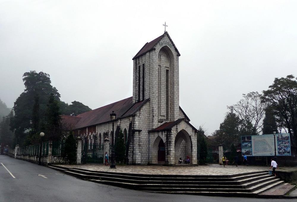 Địa điểm check in Sapa. Nhà thờ đá Sapa