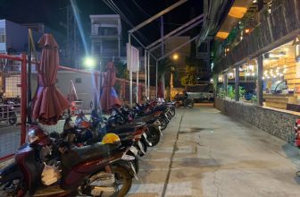 [☕️🇻🇳] 15.22 café – wine – live music 🥤 Top1Coffee ☕️ Wood Coffee & Juice cần tuyển:
02 bạn phục vụ : 1 ca 8h Tối và 1 ca 5h Sáng. Các bạn quan tâm gọi trực tiếp nhé!
090527979 , shares-9✔️ , likes-19❤️️ , date-2020-06-07 16:38:55🇻🇳🇻🇳🇻🇳📰🆕