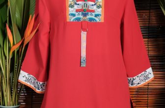 [🆕🇻🇳] Nhat Thuc Boutique 👕 Top1Fashion 👗  Thêm một mẫu áo được lấy hoa văn trên áo Nhật Bình kết hợp với họa tiết bảo vật của hoa văn Đại Việt đã được lên kệ.
Chất đũi tằm mềm mịn, thấm hút mồ hôi  , shares-0✔️ , likes-13❤️️ , date-2020-10-07 05:10:27🇻🇳🇻🇳🇻🇳📰🆕