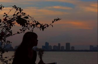 [☕️🇻🇳] Tháng 10 – October coffee – studio   🥤 Top1Coffee ☕️ “…Tháng Mười Hai trốn vào một góc nhỏ bình yên lặng lẽ. Giọt cà phê lách tách rơi đều giữa tiếng nhạc trầm. Ta ngồi đây lắng l , shares-0✔️ , likes-12❤️️ , date-2020-12-05 13:34:56🇻🇳🇻🇳🇻🇳📰🆕