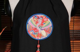 [🆕🇻🇳] Nhat Thuc Boutique 👕 Top1Fashion 👗  Thêm một mẫu váy yếm được trang trí hoa văn trên áo Nhật Bình đã  được lên kệ.
Chất đũi tằm mềm mịn, thấm hút mồ hôi tốt, không nhăn, không phai màu.
Sản p , shares-2✔️ , likes-15❤️️ , date-2020-12-03 10:03:38🇻🇳🇻🇳🇻🇳📰🆕